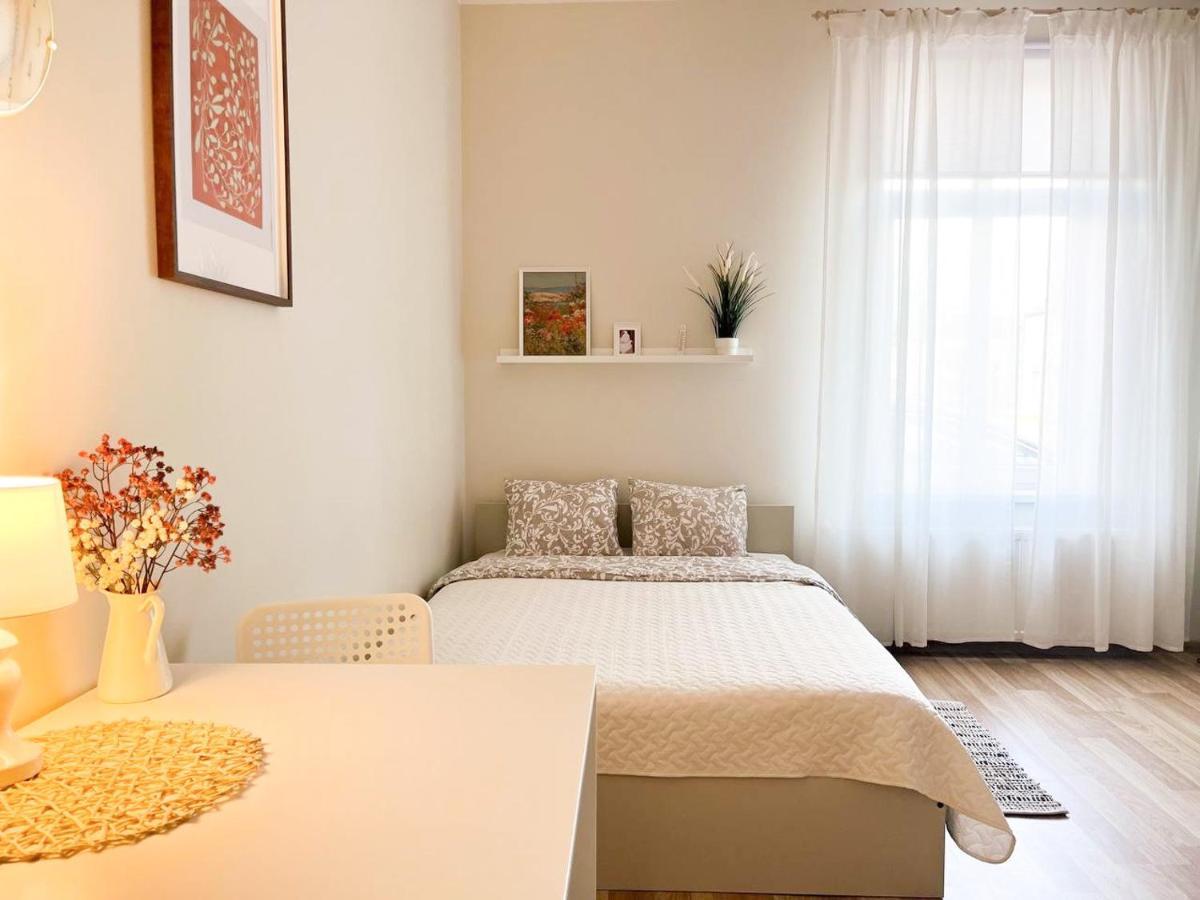 Cosy Apartment In Riga With Free Parking Bagian luar foto